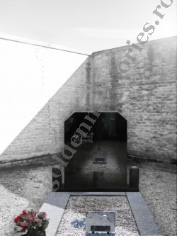 Monument funerar catolic poligonal