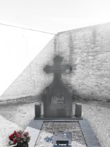 monument funerar clasic cu cruce trifoi