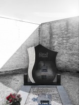 Monument funerar catolic lalea granit negru
